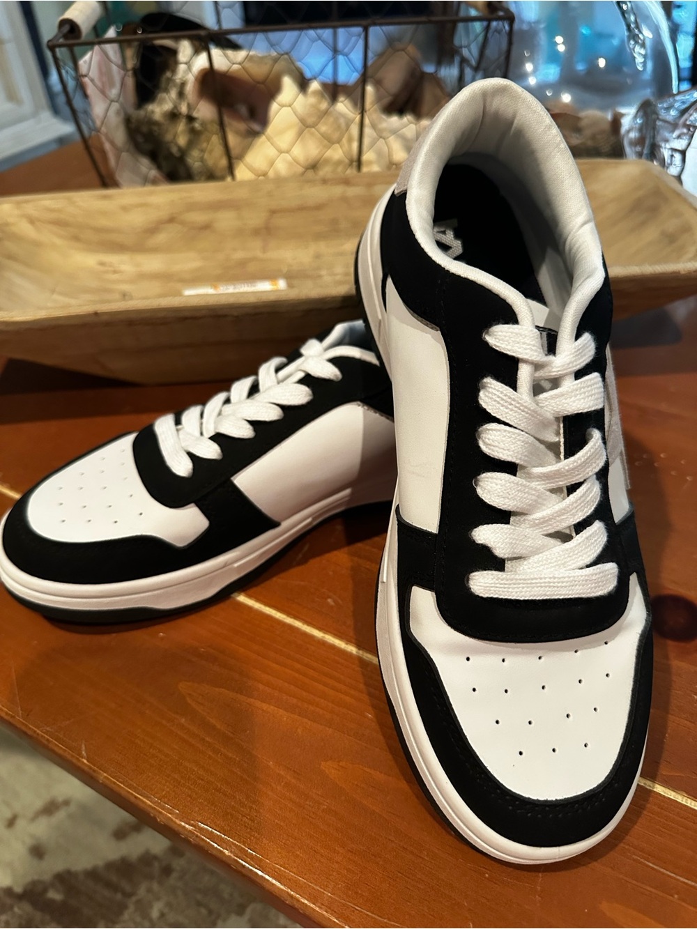 Women’s Vintage Havana Black & White Gray Star Low-Top Sneakers New 8.5 M